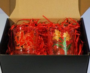 Welsh Dragon,Dragon Glass,Dragon Gin,Glass with Dragon on,Welsh Gift,Welsh Gifts,Gifts from Wales,Glass with Daffodil on,Welsh Daffodil,Daffodil Glass,Welsh glassware,glasses from Wales,Glassware from Wales,Dragon Tumbler,Dragon Whisky Glass,Whisky Glass with Dragon on,gift box